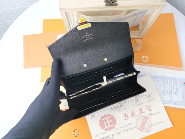 LVコピーウォレット着用イメージ